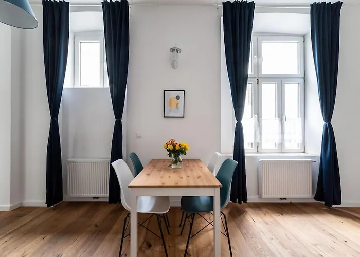 Chic Studio Near Metro & Center By Hm
